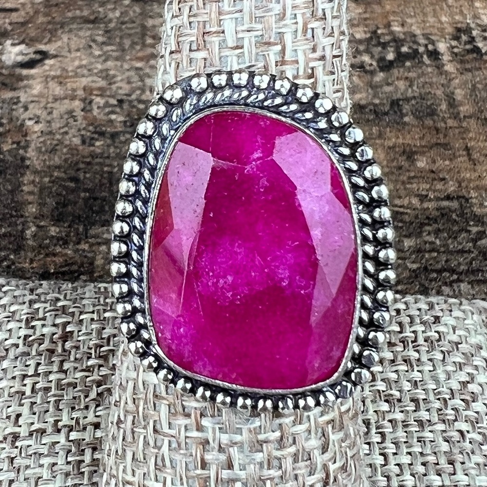 New Enhanced Ruby Faceted Stone Silver Overlay Ring Size 7.75